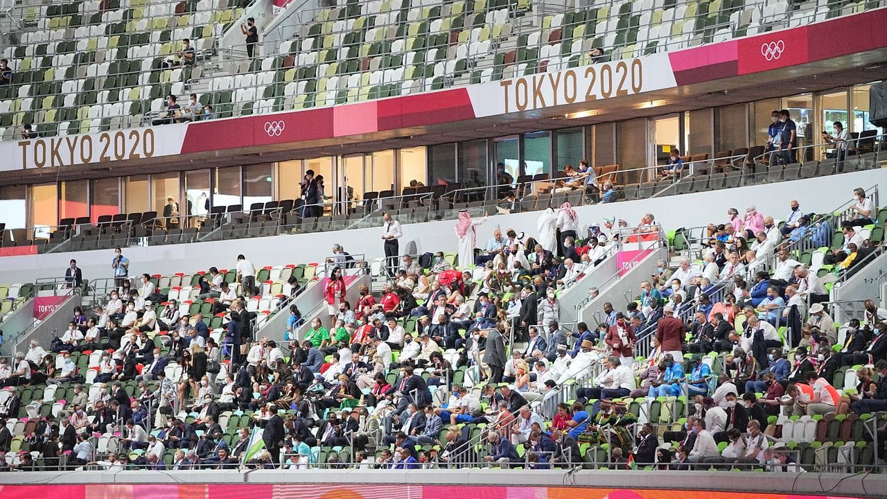 Knapp 1000 Ehrengäste durften bei der Eröffnungsfeier im Stadion dabei sein.