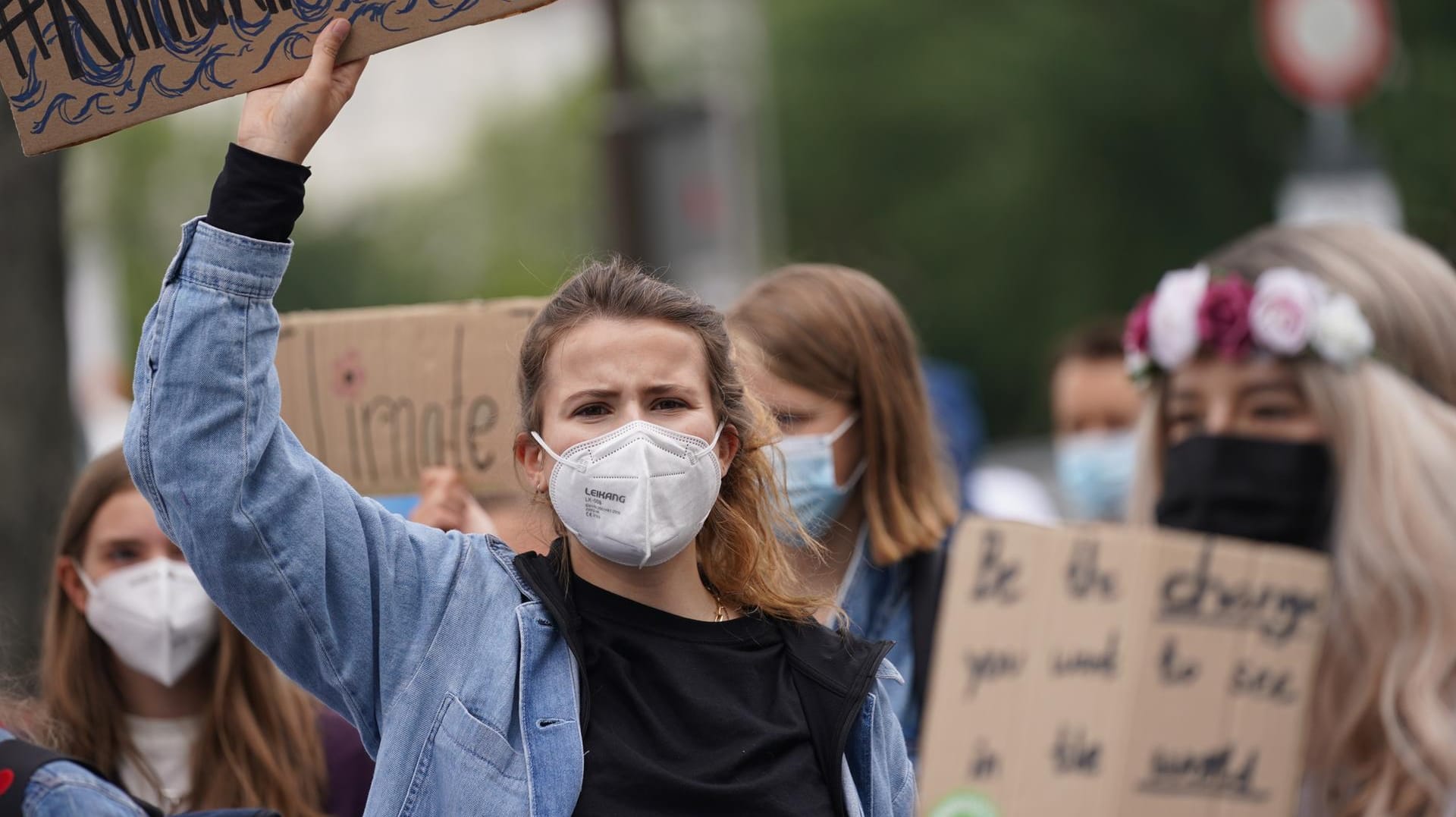 Luisa Neubauer bei der Fridays-for-Future-Demonstration in Hamburg: "Die Klimakrise ist hier, es ist unübersehbar". Luisa Neubauer bei der Fridays-for-Future-Demonstration in Hamburg: "Die Klimakrise ist hier, es ist unübersehbar".