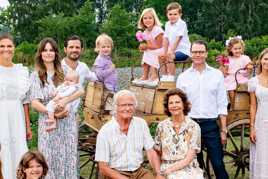 Die Schweden Royals: Die gesamte Familie posiert für das Sommerfoto auf Öland.