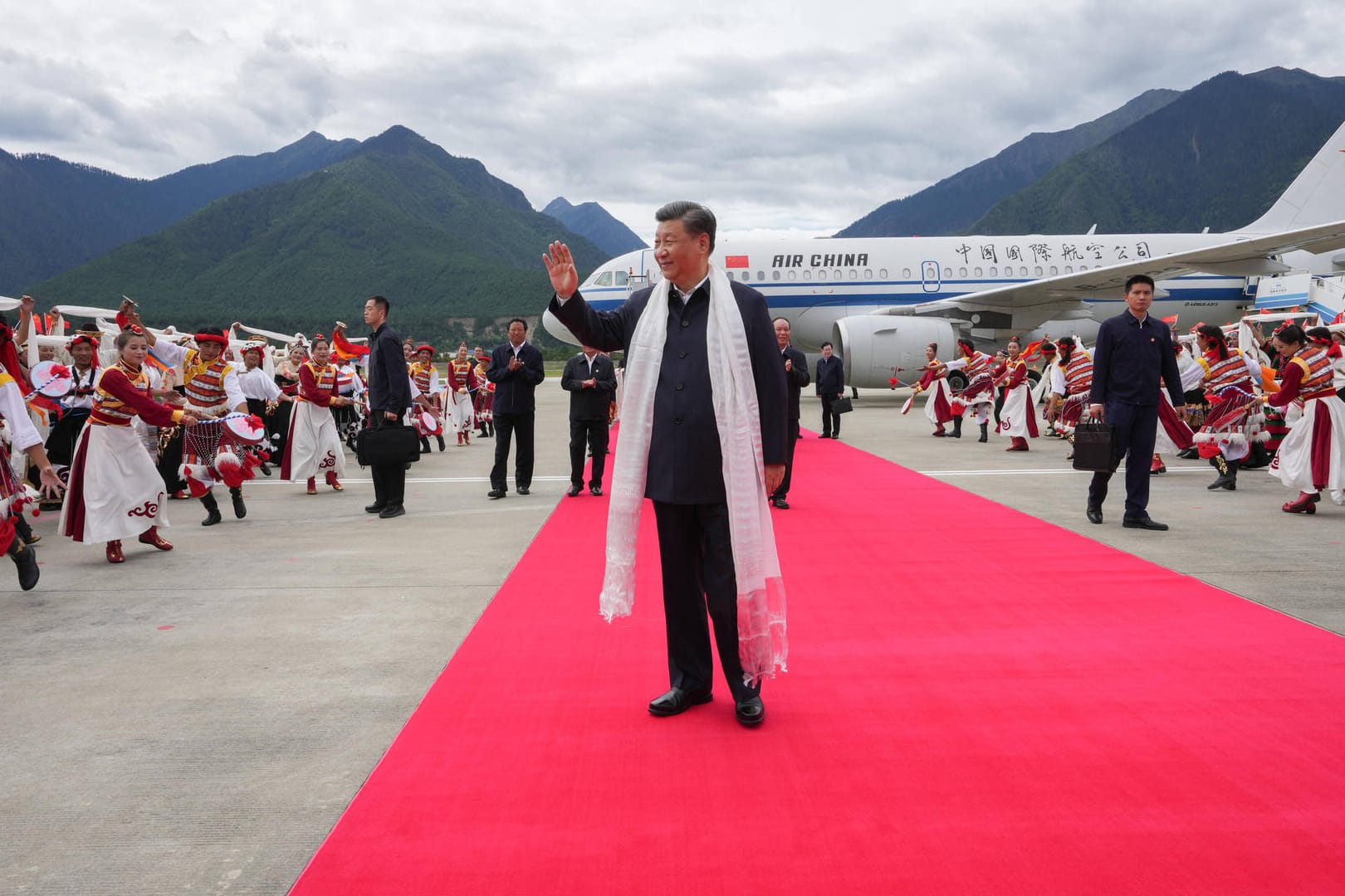 Xi Jinping bei seiner Ankunft in Tibet: Mehr als drei Jahrzehnte sind seit dem letzten Besuch eines chinesischen Staatschefs vergangen.