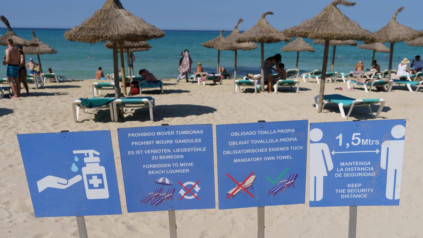 Am Playa de Palma auf Mallorca: Die steigenden Infektionszahlen beunruhigen die Tourismusbranche in dem bei deutschen Touristen so beliebten Spanien.