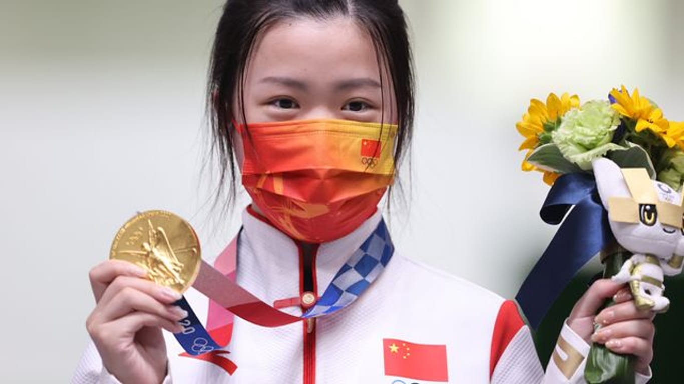 Die chinesische Schützin Qian Yang ist die erste Siegerin bei den Olympischen Spielen in Tokio.