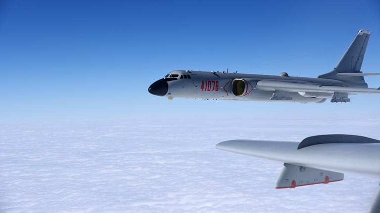 Chinesische Bomber: Die Luftwaffe der Volksrepublik testet regelmäßig die Verteidigungsbereitschaft Taiwans.