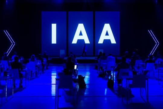 Ungeachtet der Absage des Oktoberfests soll die Internationale Automobilausstellung IAA im September in München wie geplant stattfinden.