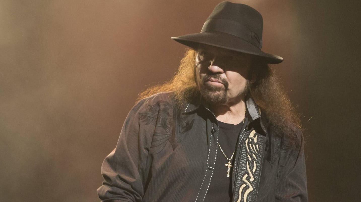 Gary Rossington an der Gitarre bei einem Konzert 2016. Er hat schon länger gesundheitliche Probleme, hat er eingeräumt.