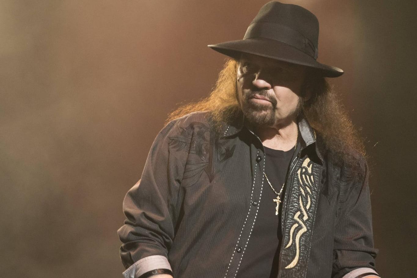 Gary Rossington an der Gitarre bei einem Konzert 2016. Er hat schon länger gesundheitliche Probleme, hat er eingeräumt.