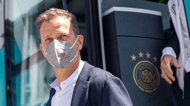 Oliver Bierhoff kündigt Gespräche mit der Lufthansa an.