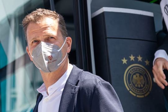 Oliver Bierhoff kündigt Gespräche mit der Lufthansa an.