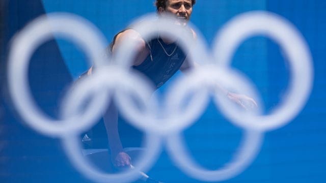 Alexander Zverev hat im olympischen Tennis-Turnier die zweite Runde erreicht.