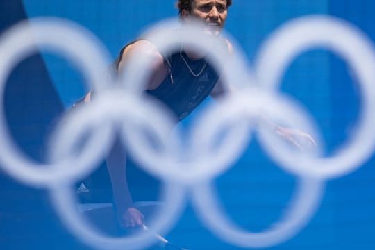 Alexander Zverev hat im olympischen Tennis-Turnier die zweite Runde erreicht.