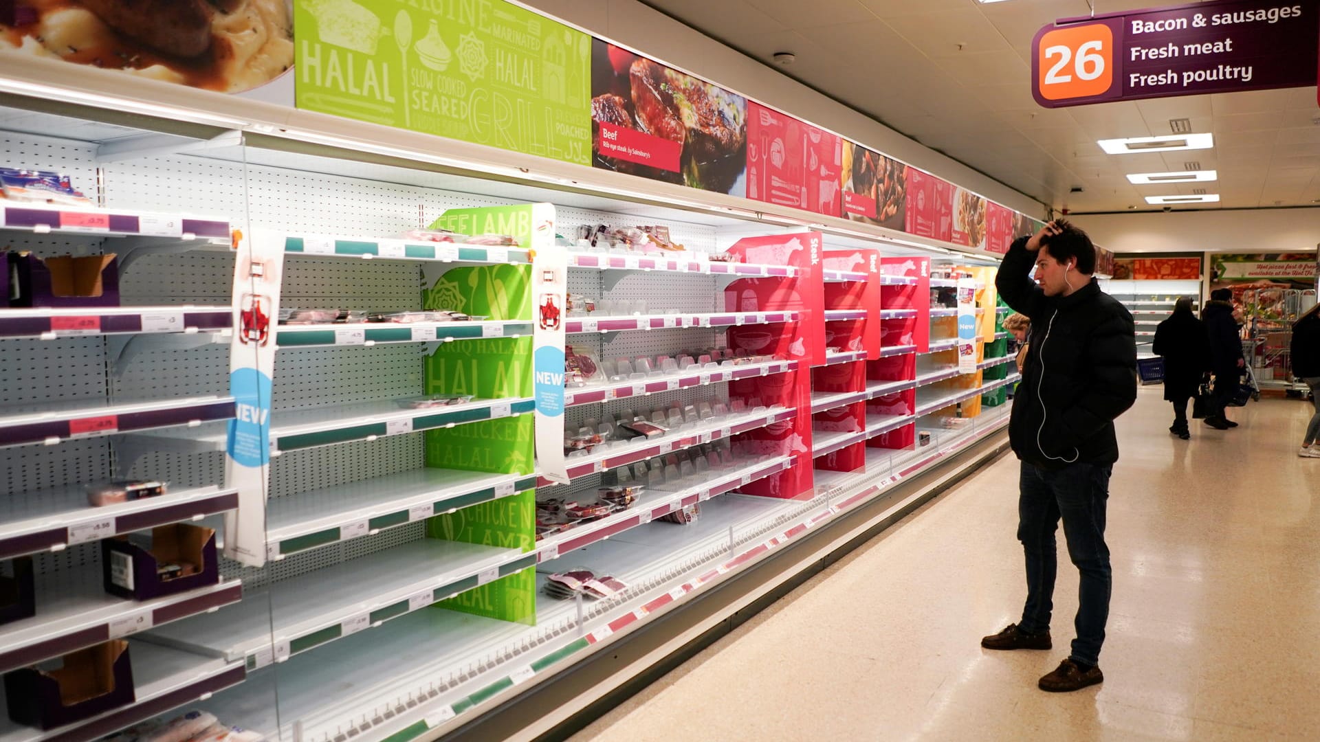 Das Fleischregal in einem Londoner Supermarkt ist leer: Die britischen Bauern fürchten nun, dass sie Lebensmittel vernichten müssen. Das Fleischregal in einem Londoner Supermarkt ist leer: Die britischen Bauern fürchten nun, dass sie Lebensmittel vernichten müssen.