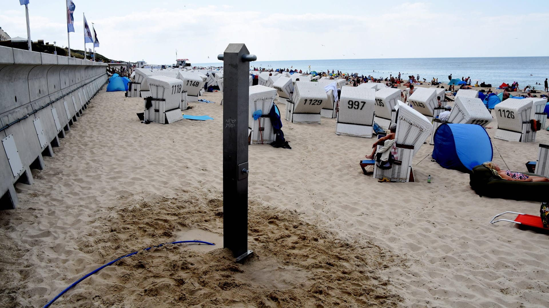 Der Strand von Westerland auf Sylt: Durch einen Softwarefehler fiel für tausende Haushalte das Trinkwasser aus.