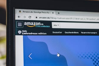 Einkauf mit einem Klick: Amazon sucht einen Experten für Kryptowährungen – öffnet sich der Gigant also gegenüber Bitcoin, Ether und Co.?
