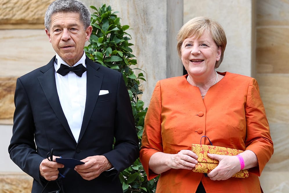 Bundeskanzlerin Angela Merkel (CDU) und Ehemann Joachim Sauer bei der Eröffnung der Festspiele.