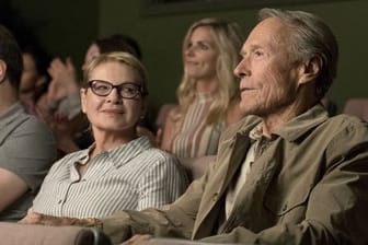 Mary (Dianne Wiest) mit ihrem Ex-Mann Earl (Clint Eastwood), der jetzt als Drogenkurier unterwegs ist.