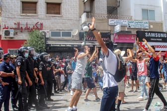 Proteste in Tunesien: Gewaltsame Demonstrationen brachen in mehreren tunesischen Städten aus.