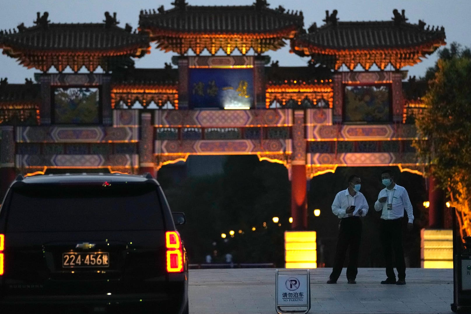 Ein Wagen der US-Botschaft vor einem Hotel in Tianjin: Die chinesische Regierung hat bei einem Treffen die China-Politik der USA scharf kritisiert.