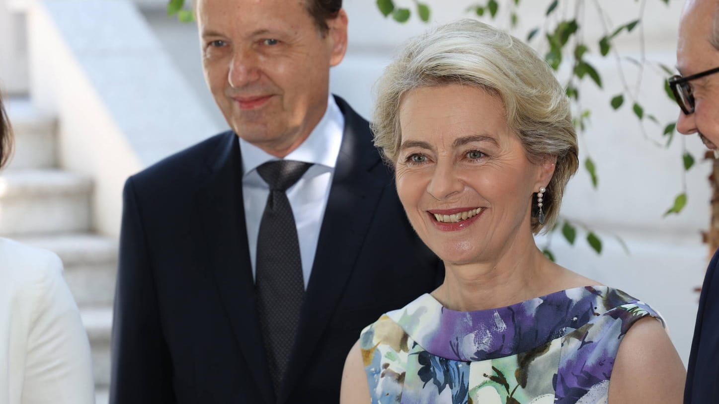 Ursula von der Leyen: Glücklich und zufrieden besuchte sie die österreichische Stadt Salzburg zusammen mit ihrem Mann Heiko.