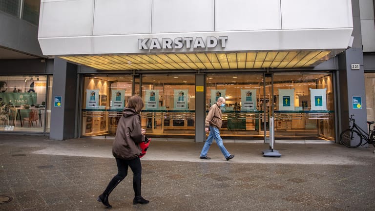 Könnte bald der Vergangenheit angehören (Symbolbild): eine Filiale der Marke Karstadt.