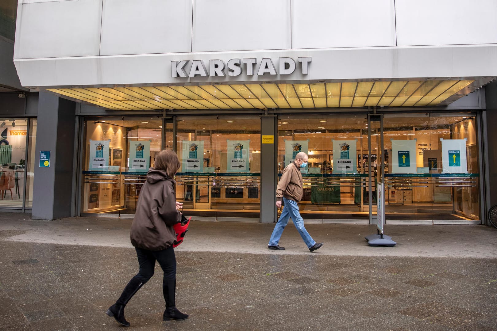 Könnte bald der Vergangenheit angehören (Symbolbild): eine Filiale der Marke Karstadt. Könnte bald der Vergangenheit angehören (Symbolbild): eine Filiale der Marke Karstadt.
