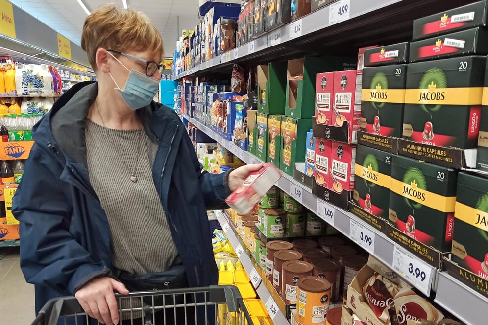 Steigende Preise (Symbolbild): Viele Kunden dürften bei den kommenden Einkäufen genauer hinschauen, denn viele Produkte werden im Preis steigen.
