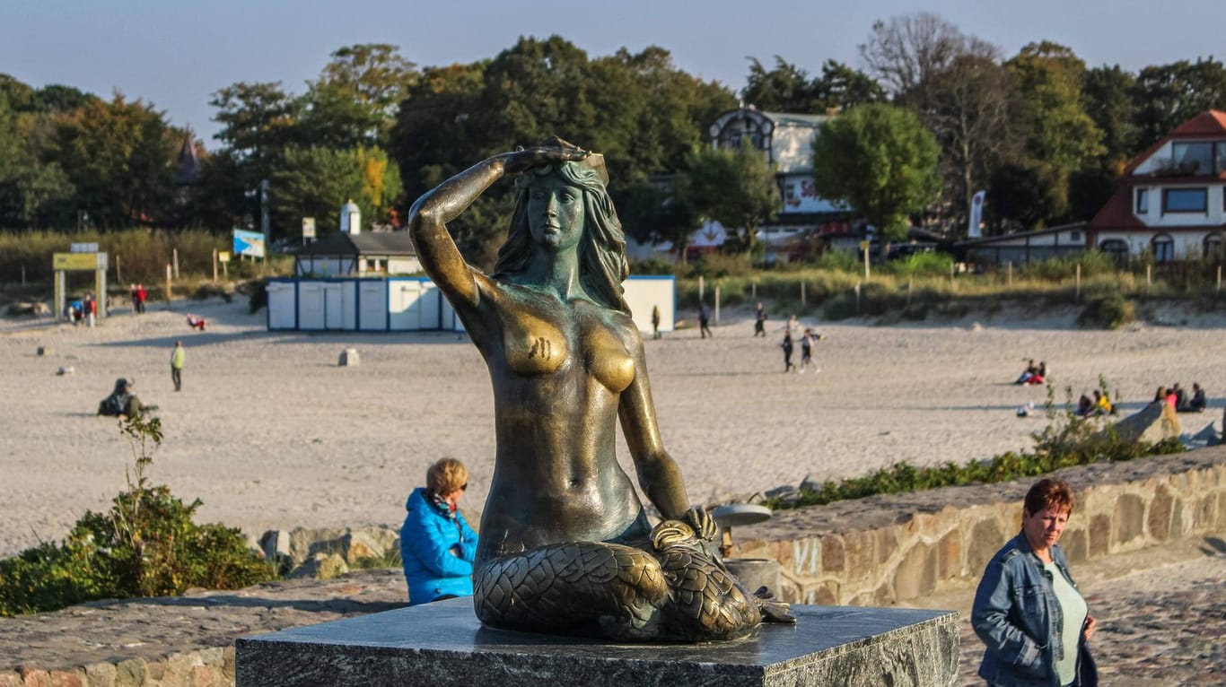 Stolpmünde: Die Meerjungfrau am Strand ist das Wahrzeichen der Stadt.