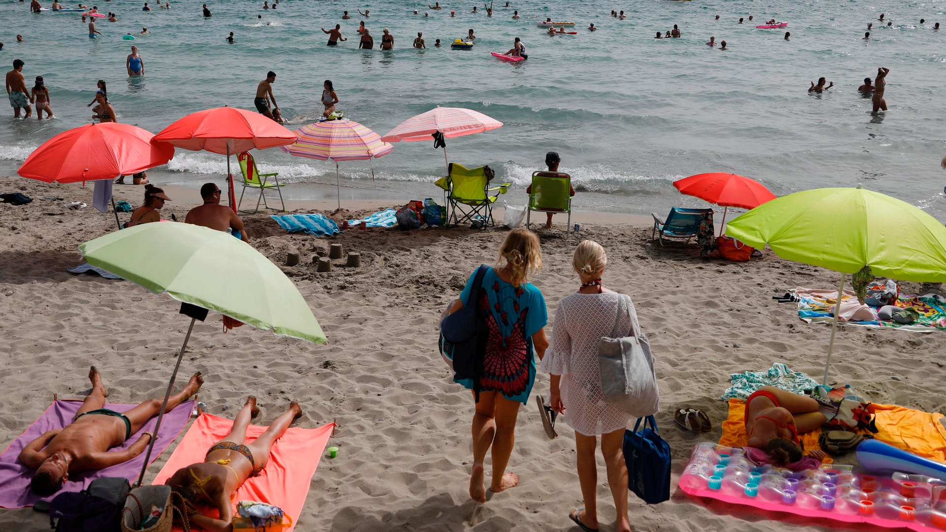 Mallorca: Nur wenige deutsche Touristen wollen aufgrund der Hochstufung Mallorcas zum Hochinzidenzgebiet ihren Urlaub abrechen oder stornieren.