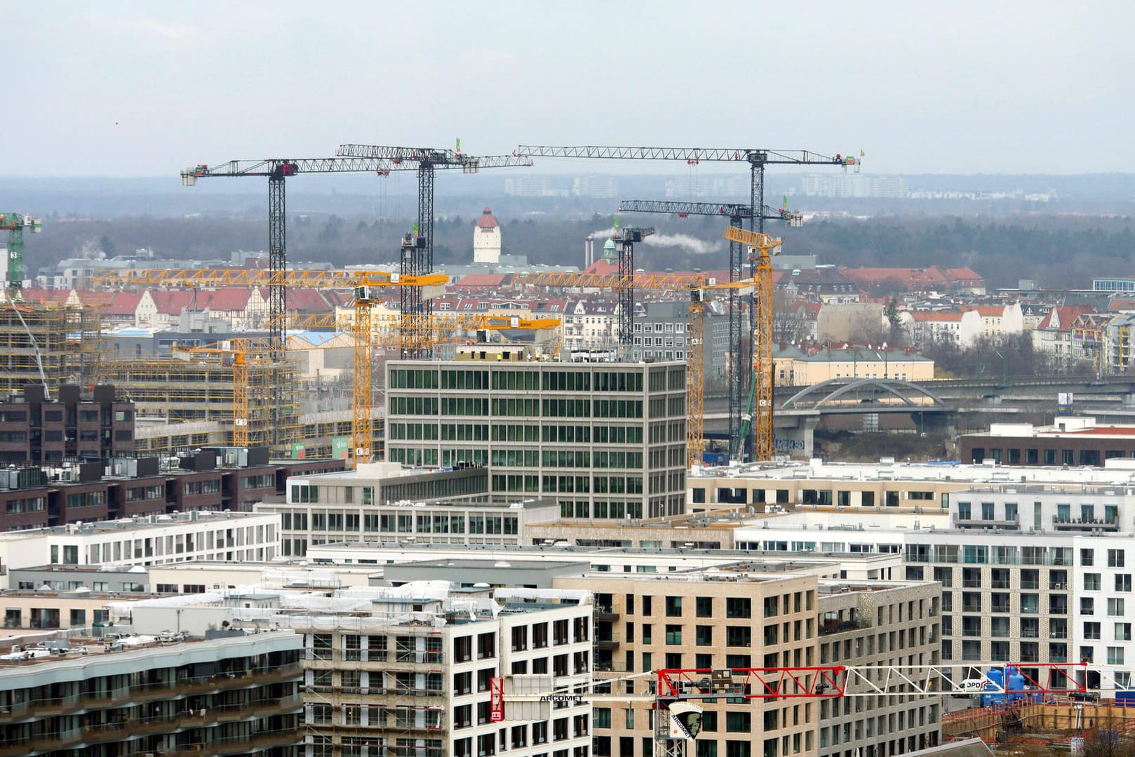 Baustelle in Berlin (Symbolbild): Die Übernahme des größten Berliner Wohnungseigentümers Deutsche Wohnen durch die Vonovia ist gescheitert.