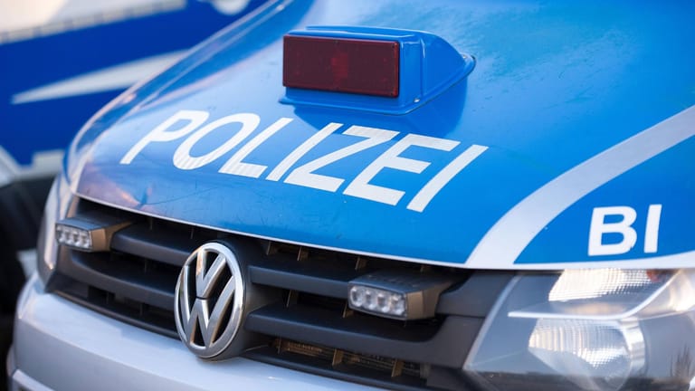 Polizeiwagen in Herford (Symbolfoto): Am Sonntag überfiel dort ein 13-Jähriger eine Tankstelle.