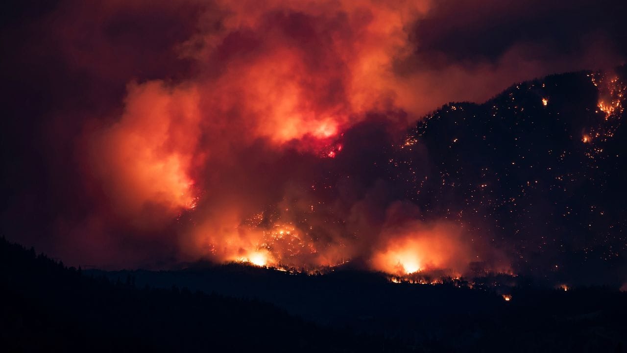Ein Waldbrand in der Ortschaft Lytton in British Columbia.