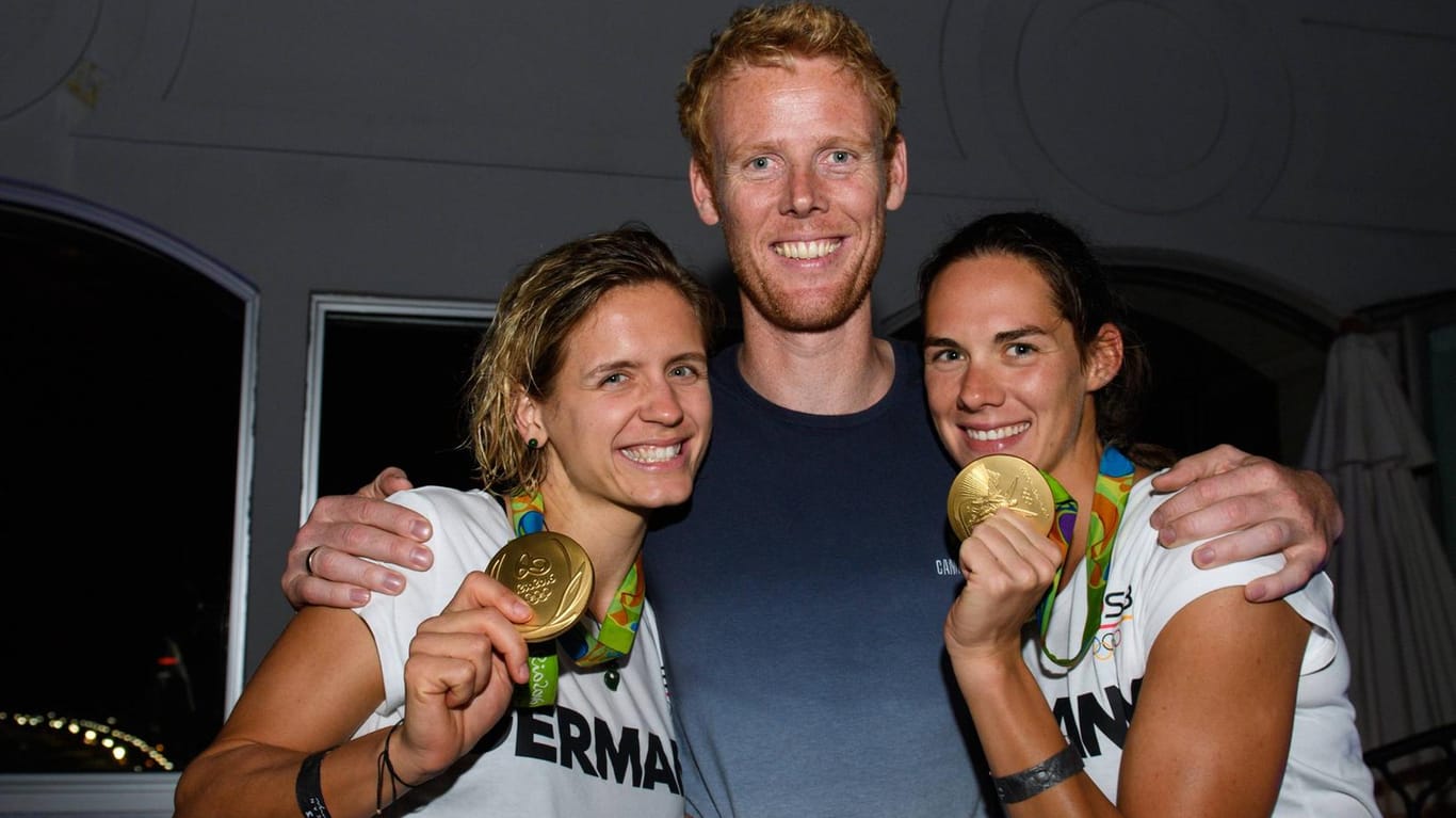 Deutsches Trio in Rio: Jonas Reckermann (M.) mit Laura Ludwig (l.) und Kira Walkenhorst nach deren Oympiasieg bei den Olympischen Spielen 2016.
