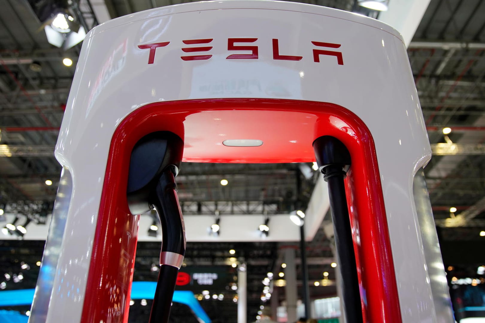 Eine Tesla-Ladestation (Archivbild): Der E-Autopionier trotzt den Problemen in der Autobranche. Eine Tesla-Ladestation (Archivbild): Der E-Autopionier trotzt den Problemen in der Autobranche.