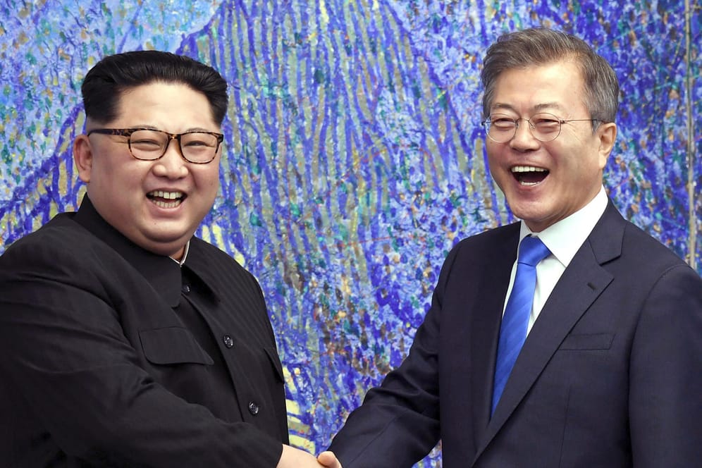 Kim Jong Un und Moon Jae In (Archivbild): Es scheint eine Annäherung zwischen dem Norden und Süden zu geben.