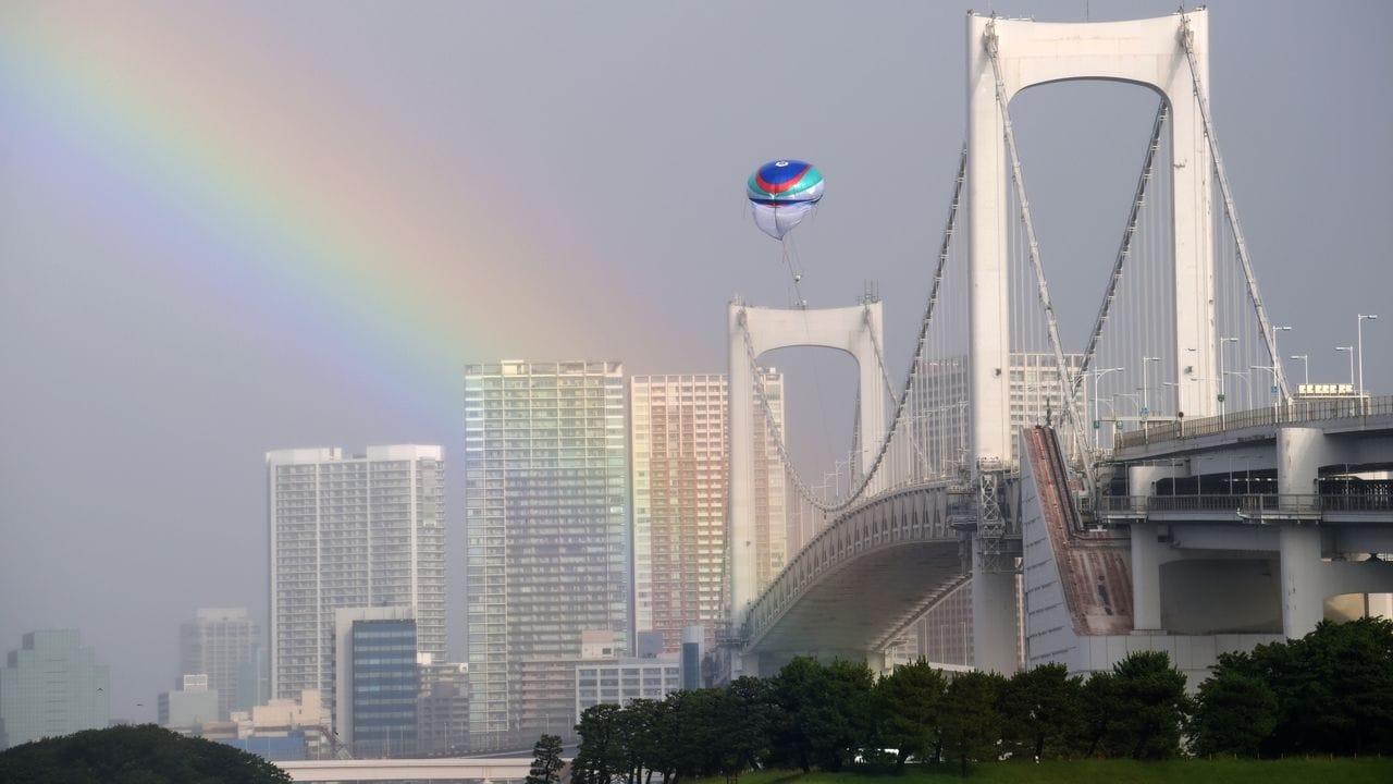 Sie machte ihrem Namen alle Ehre: Die Regenbogenbrücke von Tokio.
