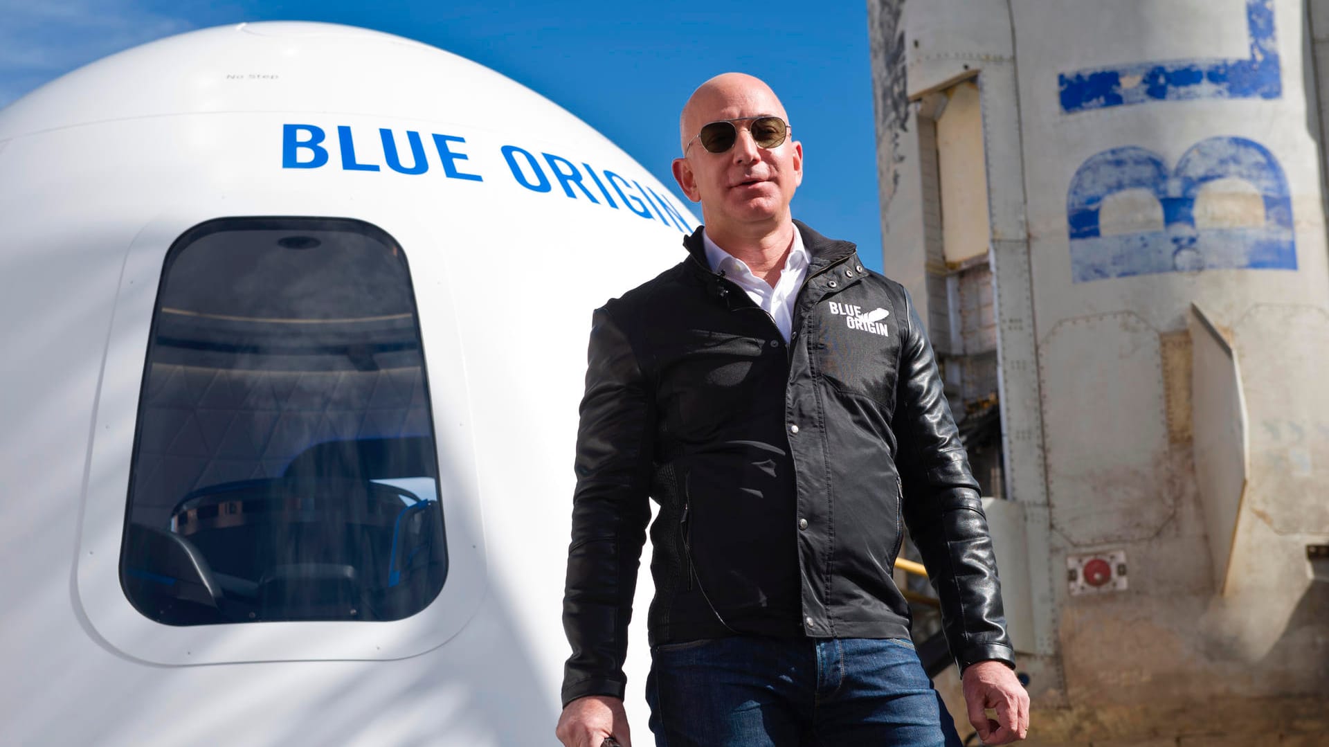 Jeff Bezos: Der Milliardär ist vor kurzem mit der Rakete "New Shepard" seines Raumfahrtunternehmens Blue Origin ins All geflogen.