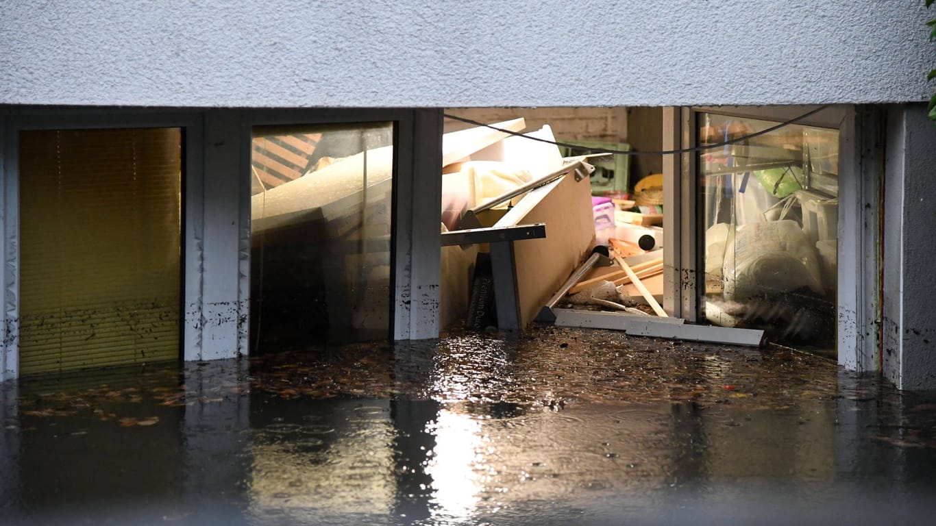Ein überfluteter Keller in Köln-Müngersdorf am 14. Juli: Für Betroffene des Hochwassers gibt es nun Soforthilfen über die Stadt Köln.