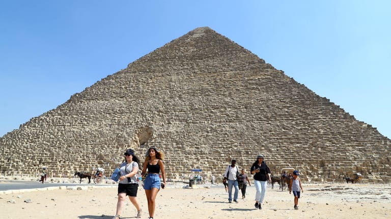 Ägypten: Das Land ist zwar schwer von der Pandemie betroffen, Touristen dürfen aber trotzdem einreisen.
