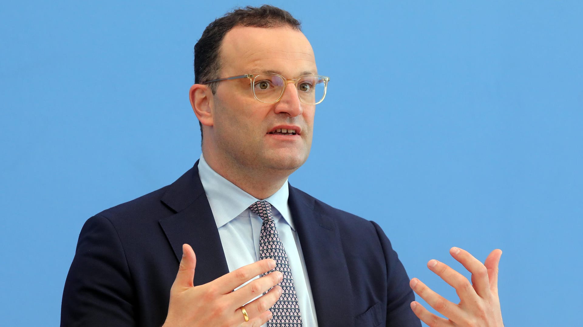 Jens Spahn: Der Bundesgesundheitsminister will laut einem Medienbericht die Regeln für Reiserückkehrer verschärfen.