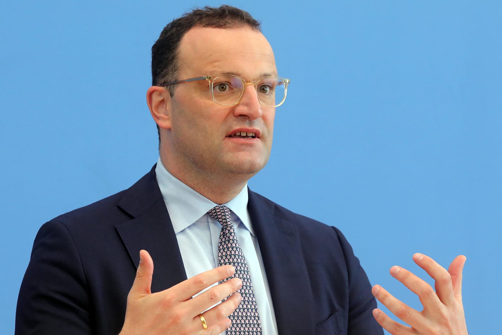 Jens Spahn: Der Bundesgesundheitsminister will laut einem Medienbericht die Regeln für Reiserückkehrer verschärfen.