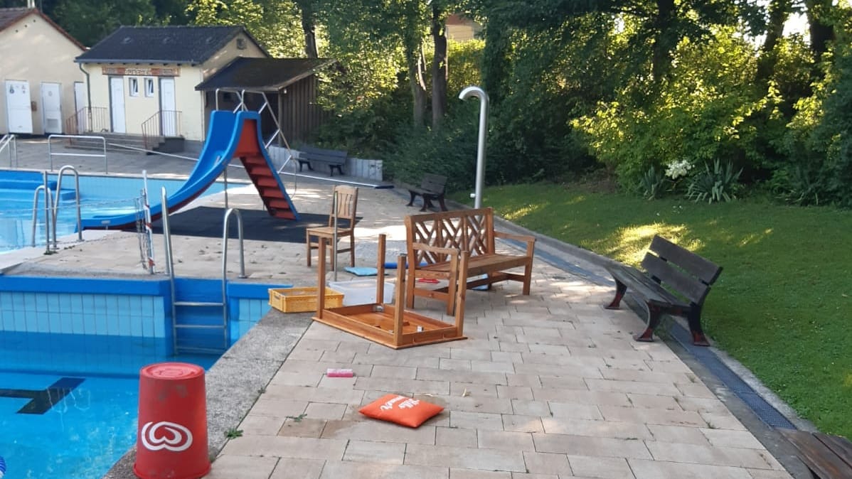 Das Freibad Wellinghofen: Wegen eines Brandes an anderem Vandalismus muss es nach dem Hochwasser weiter geschlossen bleiben. Das Freibad Wellinghofen: Wegen eines Brandes an anderem Vandalismus muss es nach dem Hochwasser weiter geschlossen bleiben.