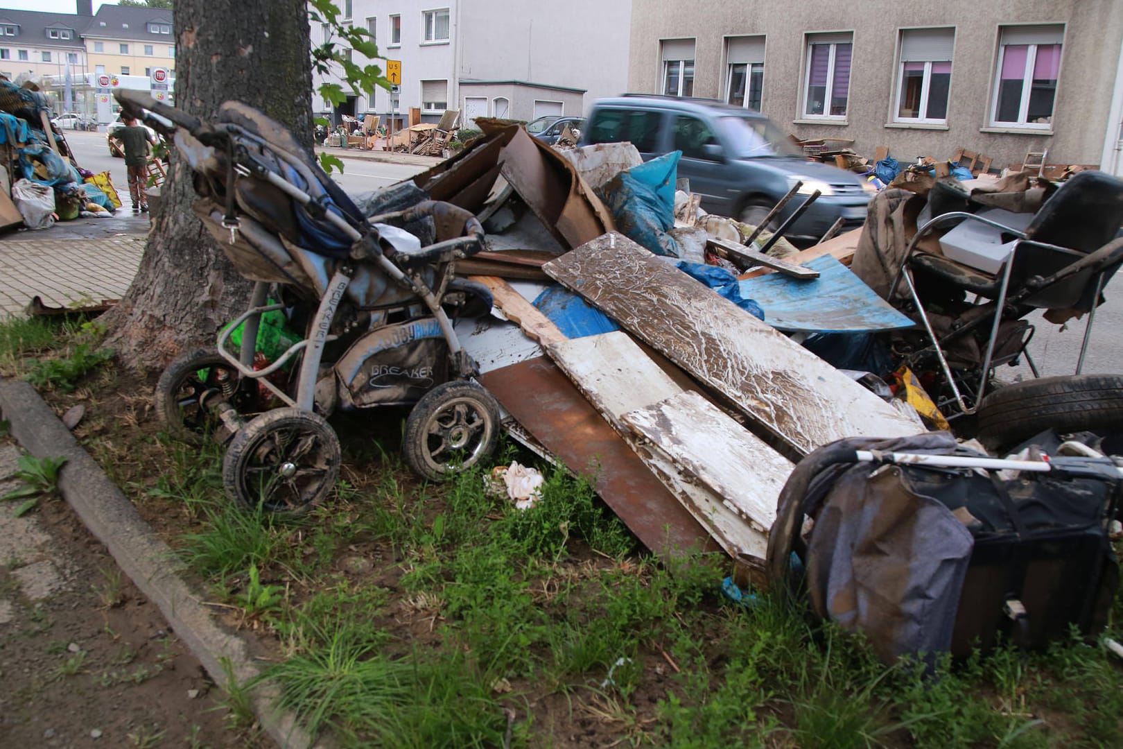 Hagen nach dem Unwetter (Archivbild): Nun zahlt die Stadt Soforthilfen für betroffene Familien aus.