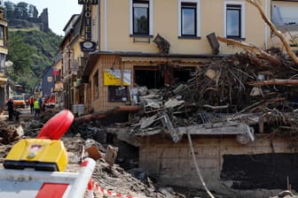 Das Jahrhunderthochwasser in der Eifel verursachte massive Schäden (Archivbild): Die Aufräumarbeiten in den betroffenen Regionen werden noch lange dauern.