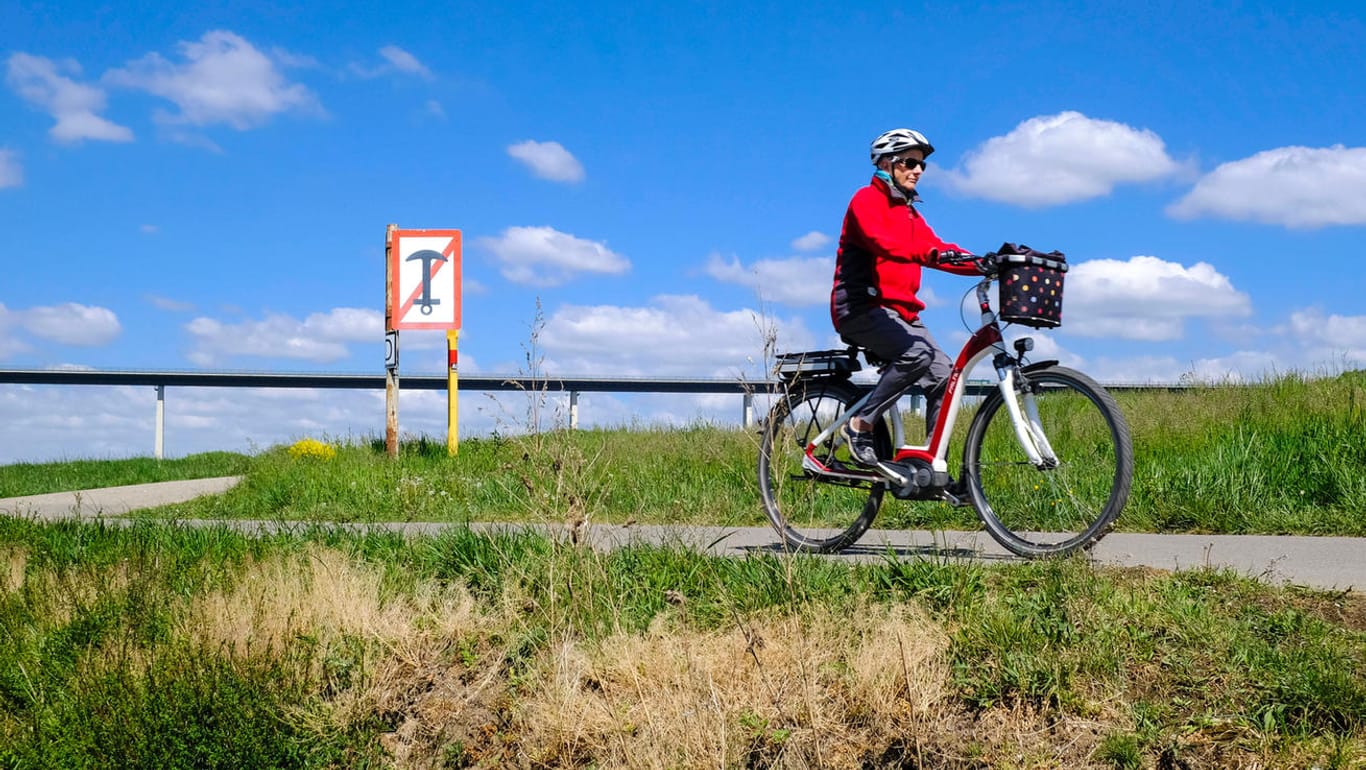 Ausflug auf dem E-Bike: Gerade der Umstieg vom herkömmlichen Rad birgt Gefahren.