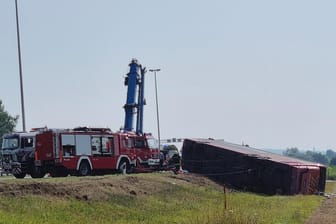 Rettungskräfte an der Unfallstelle nahe Slavonski Brod: Unter den Toten ist auch eine Deutsche.