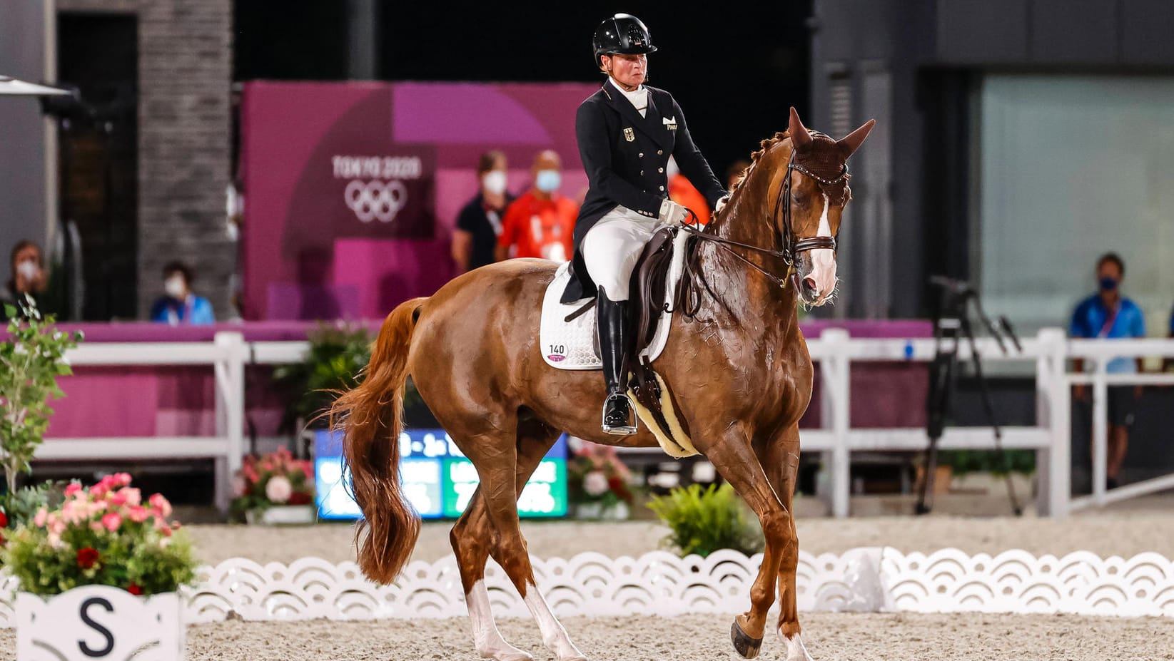 Isabell Werth und Bella Rose auf dem Parcours in Tokio: Die deutsche Equipe holte einmal mehr Gold.