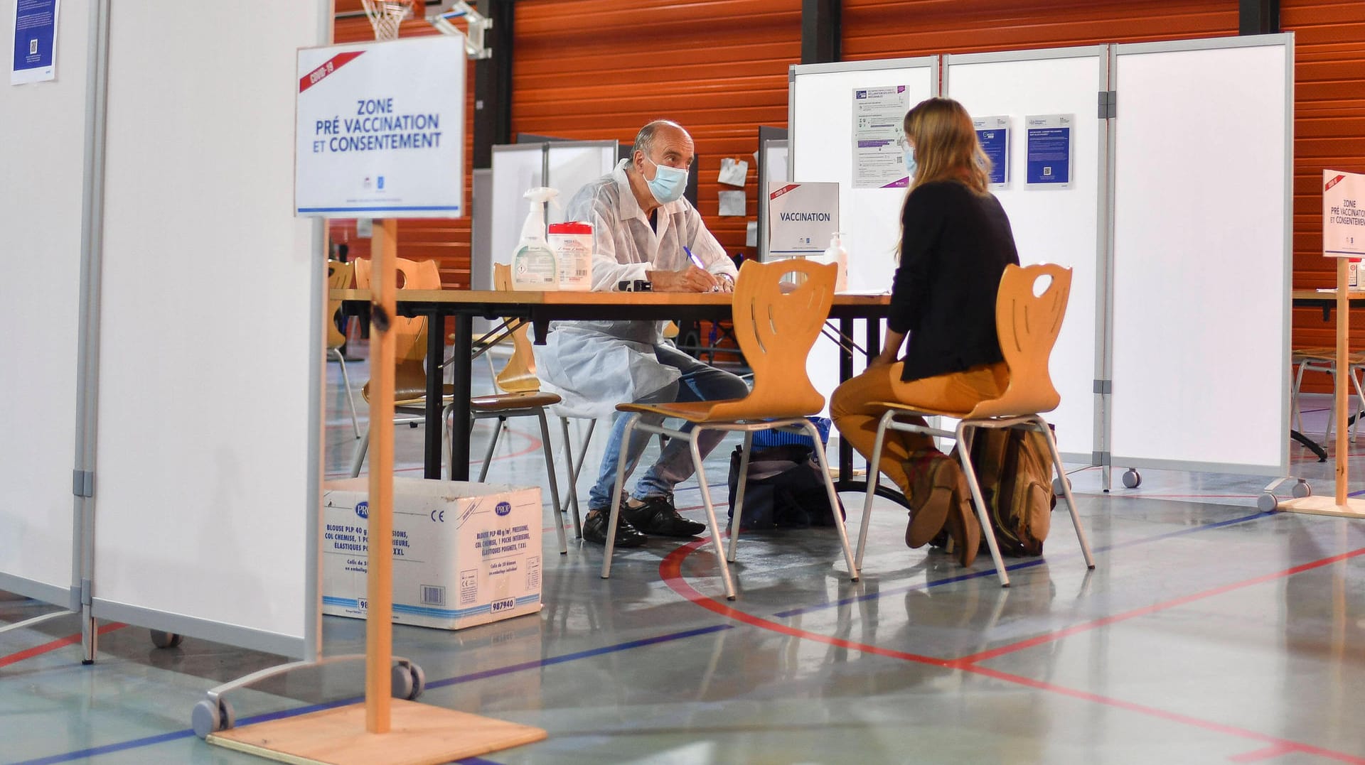 Impfzentrum in Cannes: Die Impfzahlen haben in Frankreich zuletzt deutlich zugenommen.