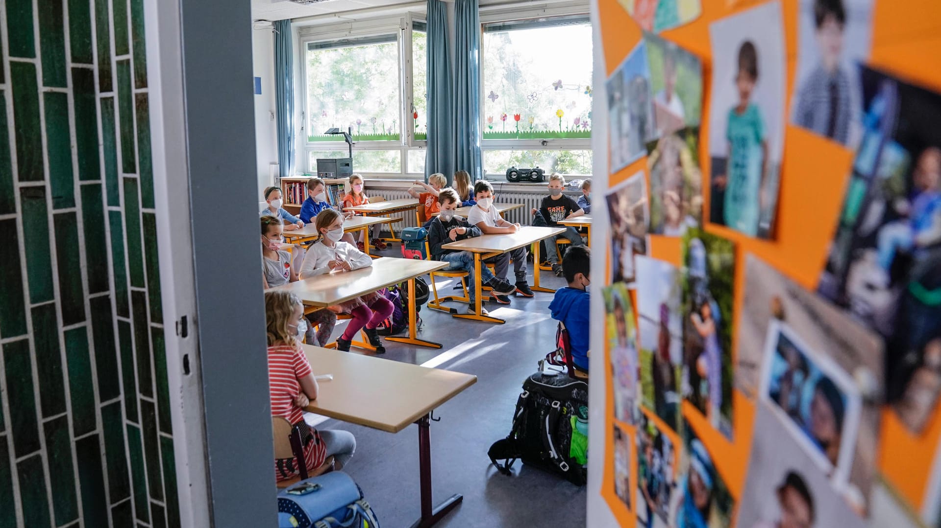 Klassenzimmer einer Grundschule: Experten empfehlen den sogenannten Lolli-Test. (Symbolbild)