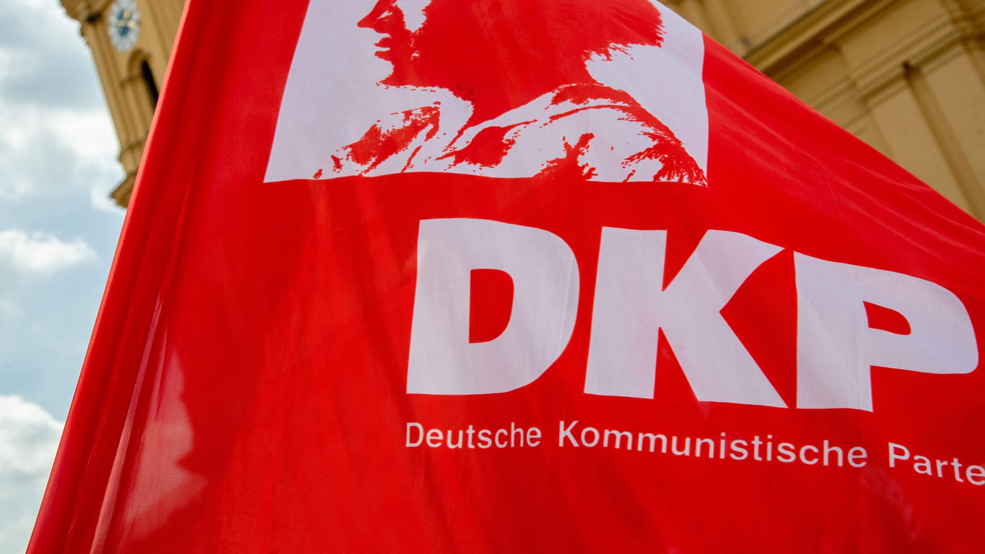 DKP-Flagge: Die Partei darf zur Bundestagswahl am 26. September antreten (Symbolbild). DKP-Flagge: Die Partei darf zur Bundestagswahl am 26. September antreten (Symbolbild).
