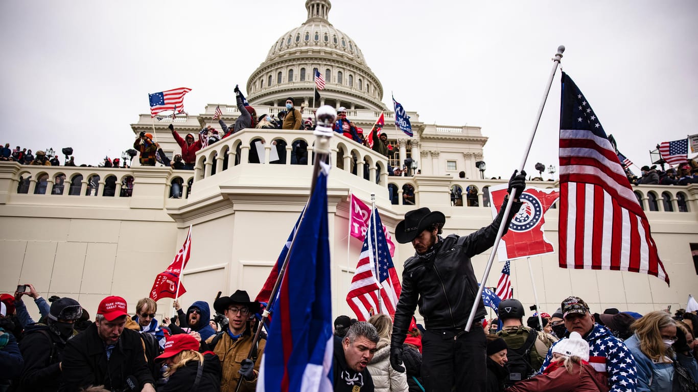 Untersützter des damaligen US-Präsidenten Trump: Polizisten schildern nun brutale Szenen.