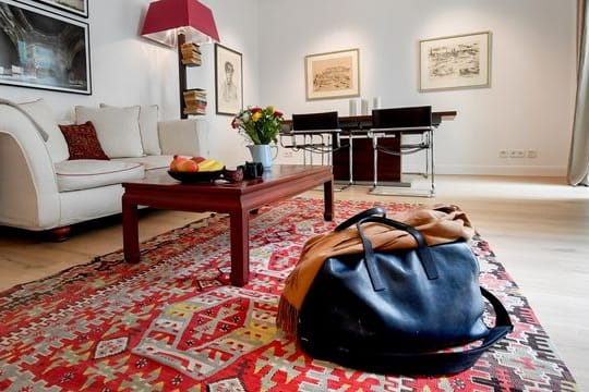 Wer seine Wohnung an Urlauber vermietet, muss in seiner Steuererklärung den erwirtschafteten Gewinn angeben - aber es gibt Ausnahmen. Wer seine Wohnung an Urlauber vermietet, muss in seiner Steuererklärung den erwirtschafteten Gewinn angeben - aber es gibt Ausnahmen.